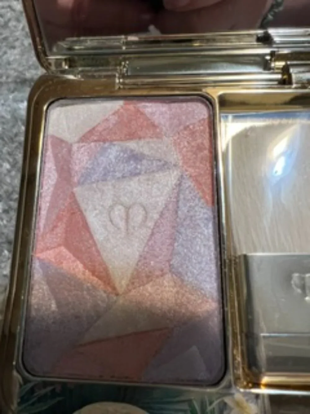Cle de Peau Luminizing Face Enhancer in Twilight Glow 201 w/ Pouch